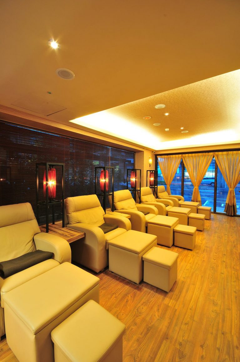 1462691 215404528639843 1861213230 o 768x1157